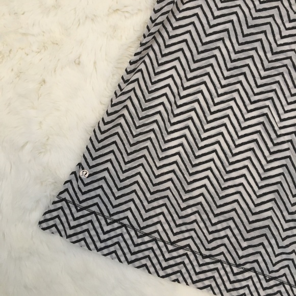 Lululemon Gray White Chevron Striped Layer Shirt 6 - Picture 5 of 5